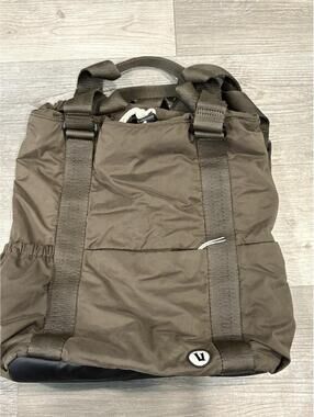 Vuori V1 Convertible Sports Tote Bag Backpack Army Green With Camo Interior